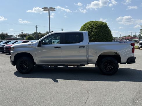 Used 2022 Chevrolet Silverado 1500 LT Trail Boss w/ LPO, Dark Essentials Package AWD/4WD image 2
