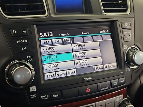 Used 2012 Toyota Highlander Limited w/ Tow Pkg AWD/4WD image 17