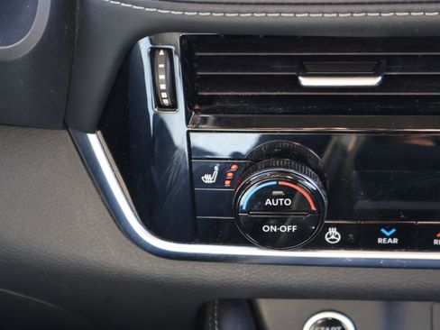 Used 2023 Nissan Rogue SL w/ SL Premium Package image 29