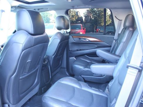 Used 2017 Cadillac Escalade Luxury RWD image 17