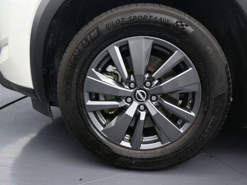 Used 2022 Nissan Pathfinder SV image 11