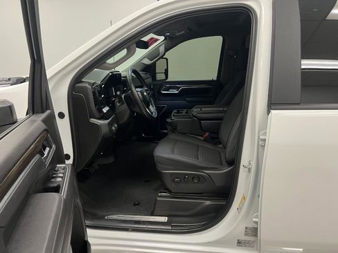 Used 2025 Chevrolet Silverado 2500 LT w/ Convenience Package image 24