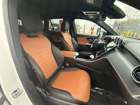 Used 2024 Mercedes-Benz GLC 300 4MATIC image 24