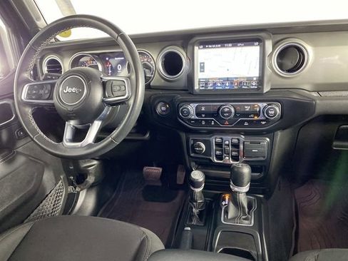 Used 2022 Jeep Wrangler Unlimited Sahara AWD/4WD image 13