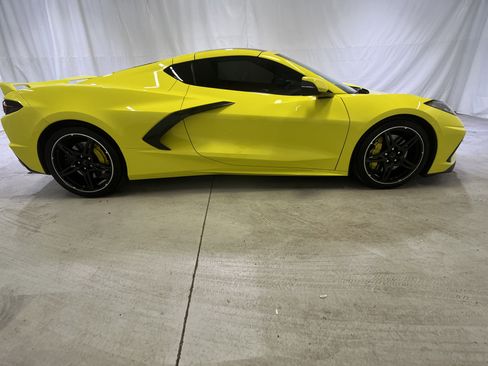Used 2021 Chevrolet Corvette Stingray Preferred Cpe w/ Z51 Performance Package RWD image 12