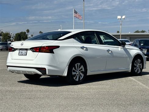 Used 2025 Nissan Altima 2.5 S image 4