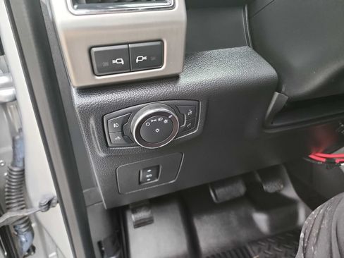 Used 2017 Ford F150 Platinum w/ Equipment Group 701A Luxury AWD/4WD image 26