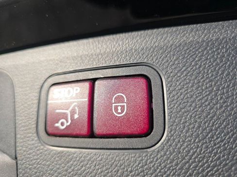 Certified 2018 Mercedes-Benz GLC 300 4MATIC image 18