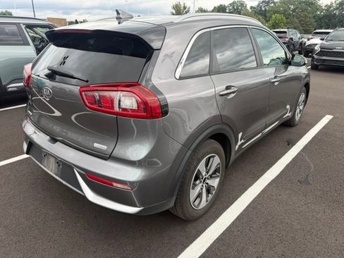 Used 2017 Kia Niro EX FWD image 4
