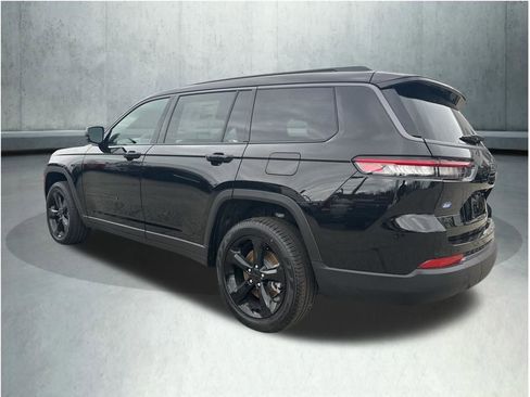 New 2026 Jeep Grand Cherokee L Limited w/ Limited Altitude Package AWD/4WD image 3