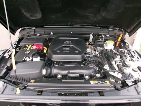 Used 2023 Jeep Wrangler Unlimited Rubicon 4xe AWD/4WD image 18