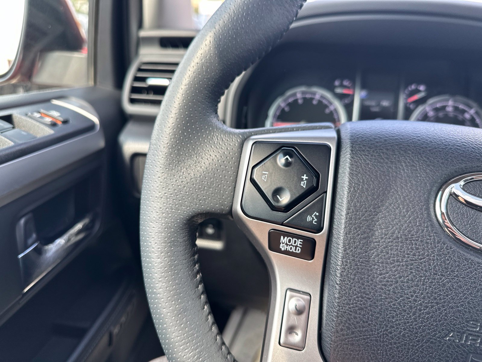 Used 2022 Toyota 4Runner Limited AWD/4WD image 53