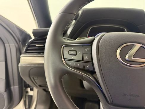 Used 2022 Lexus LS 500 w/ Accessory Package (Z2) RWD image 26