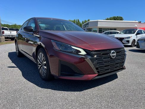 Used 2025 Nissan Altima 2.5 SV AWD/4WD image 7