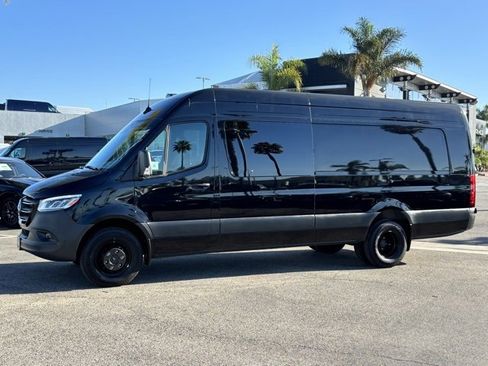 Used 2024 Mercedes-Benz Sprinter 3500 image 9