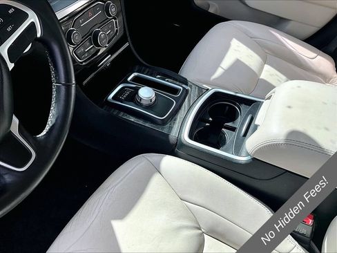Used 2015 Chrysler 300 Limited RWD image 12