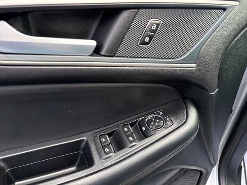 Used 2024 Ford Edge SEL image 21