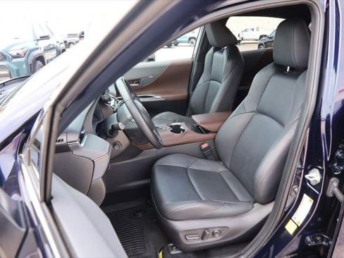 Certified 2023 Toyota Venza XLE AWD/4WD image 9