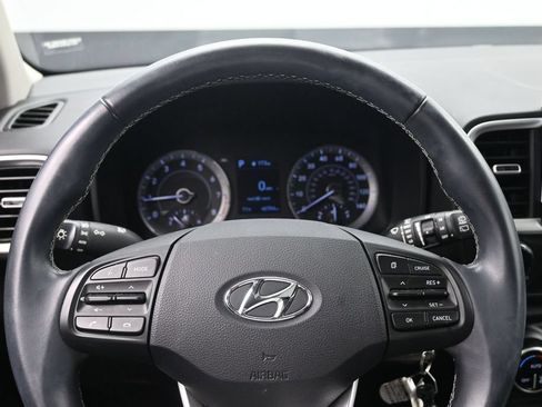 Used 2022 Hyundai Venue SEL FWD image 13
