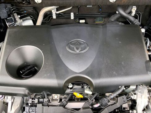 Used 2021 Toyota RAV4 XLE Premium image 31