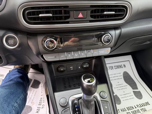 Used 2022 Hyundai Kona Limited image 15