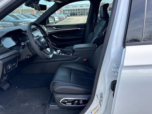 Certified 2025 Jeep Grand Cherokee Overland w/ Luxury Tech Group IV image 13