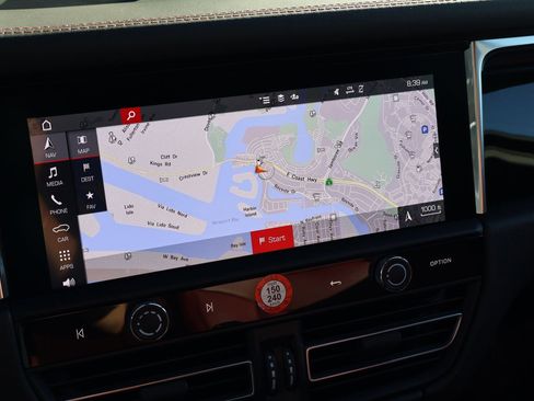 Certified 2025 Porsche Macan image 18