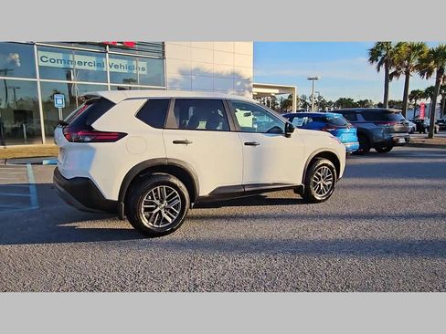 Used 2023 Nissan Rogue S image 32