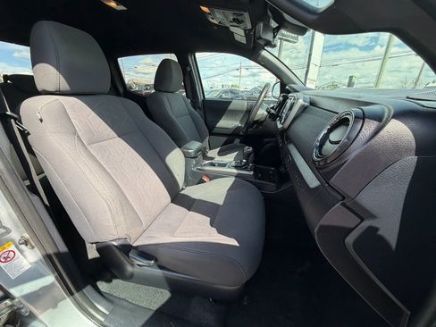 Used 2019 Toyota Tacoma TRD Off-Road image 14