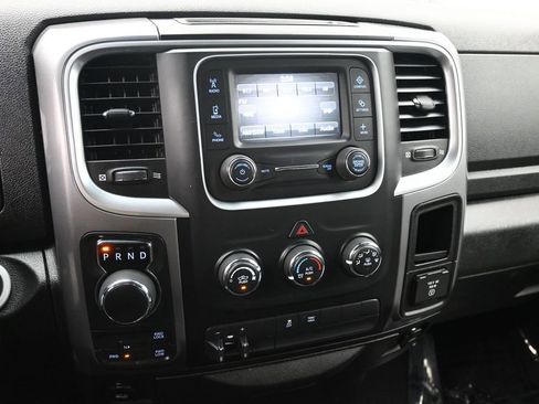 Used 2022 RAM 1500 Classic SLT AWD/4WD image 16