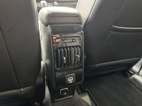 Used 2025 Jeep Compass Limited image 23