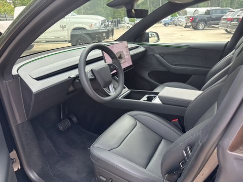 Used 2026 Tesla Model Y Long Range AWD/4WD image 9