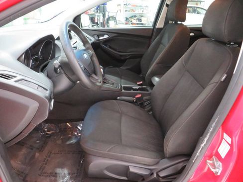 Used 2017 Ford Focus SE image 12