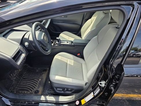 Used 2024 Toyota Prius XLE FWD image 10