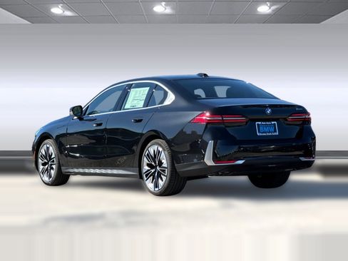 Used 2026 BMW 530i w/ Premium Package RWD image 3