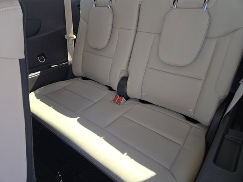 Certified 2023 Ford Explorer Platinum w/ Technology Package image 31