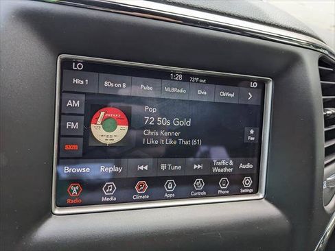 Used 2019 Jeep Grand Cherokee Laredo w/ Security & Convenience Group AWD/4WD image 24