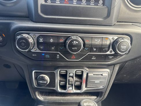 Used 2023 Jeep Wrangler Unlimited w/ Cold Weather Group AWD/4WD image 20