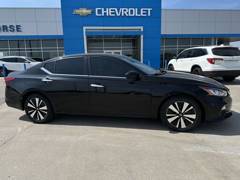 Used 2021 Nissan Altima 2.5 SV FWD image 2