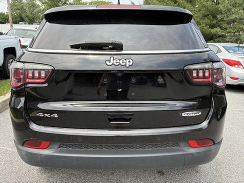 Used 2017 Jeep Compass Latitude w/ Popular Equipment Group AWD/4WD image 5