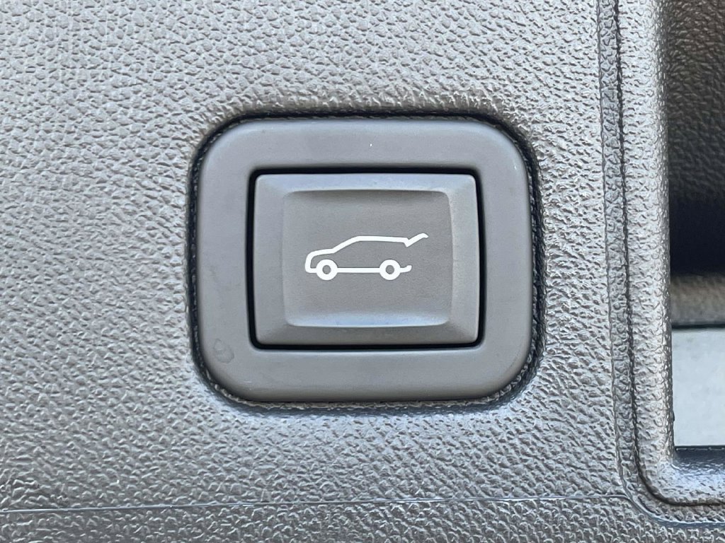 Used 2023 GMC Terrain SLE w/ Driver Convenience Package FWD image 37