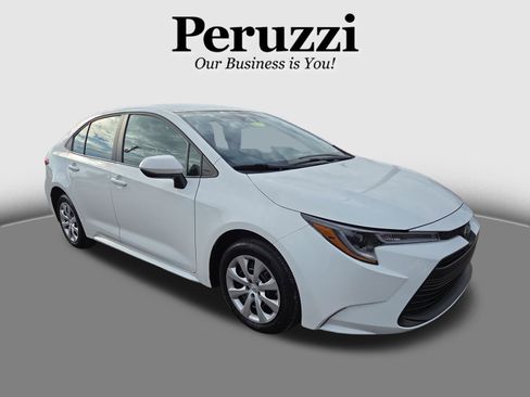 Certified 2025 Toyota Corolla LE image 1