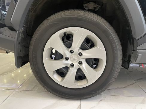 Used 2021 Toyota RAV4 LE AWD/4WD image 30