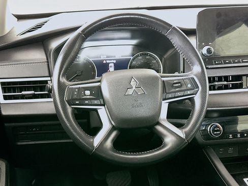 Used 2024 Mitsubishi Outlander SE AWD/4WD image 17