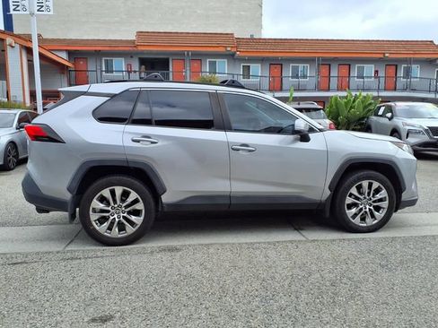 Used 2021 Toyota RAV4 XLE Premium w/ Carpet Mat Package (TMS) FWD image 23