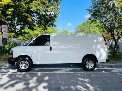 Used 2019 Chevrolet Express 2500 Extended image 2