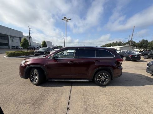 Used 2017 Toyota Highlander XLE AWD/4WD image 8