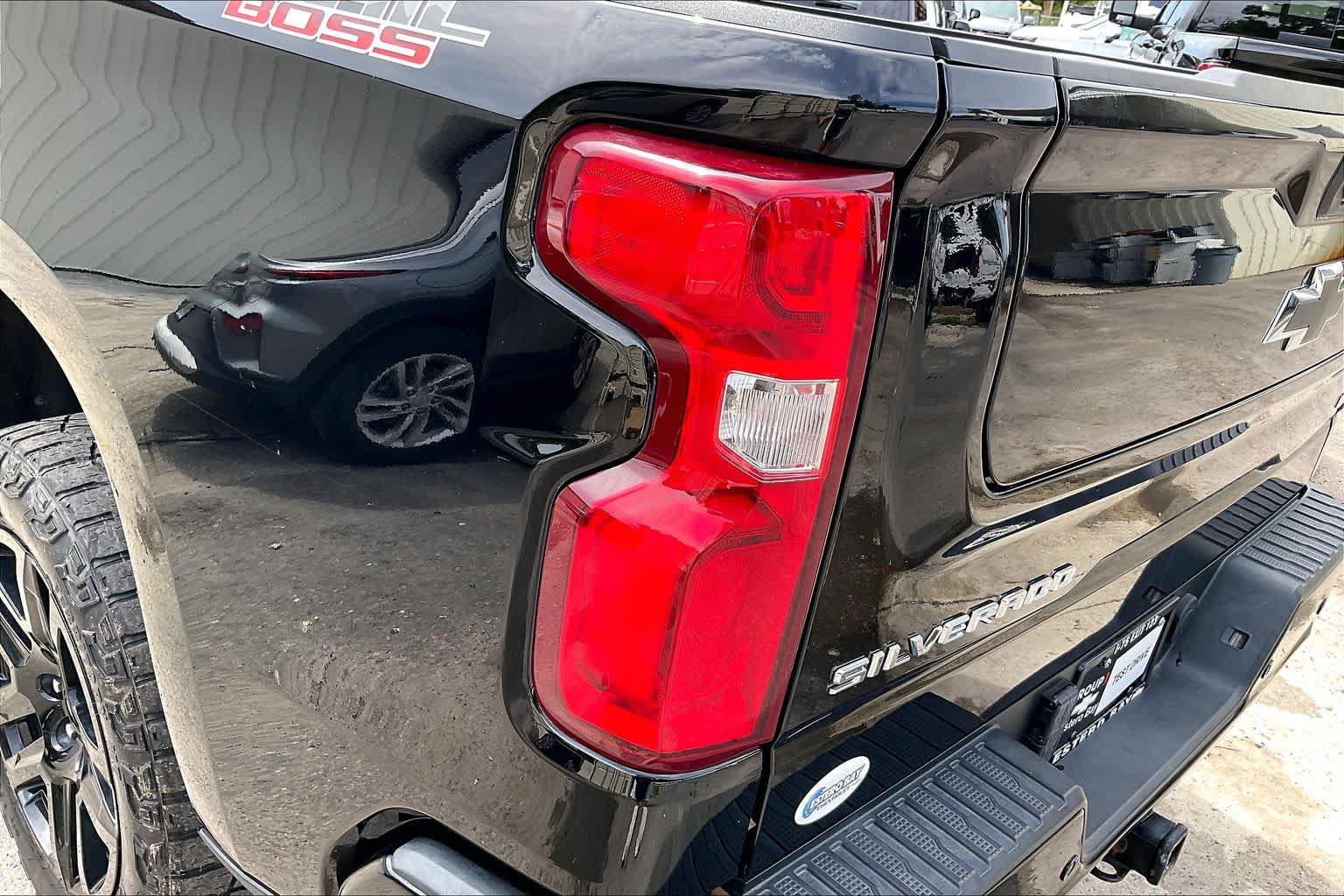 Used 2023 Chevrolet Silverado 1500 LT Trail Boss w/ LT Trail Boss Premium Package AWD/4WD image 28
