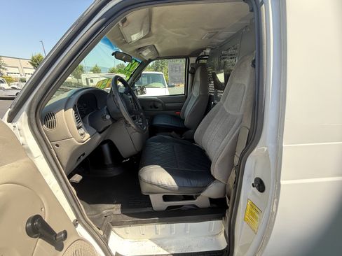 Used 2002 Chevrolet Astro RWD image 10