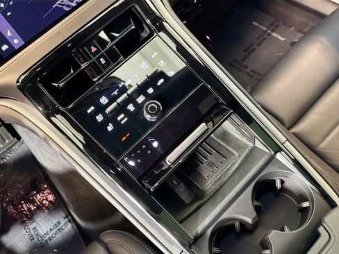 Used 2025 Porsche Panamera image 18